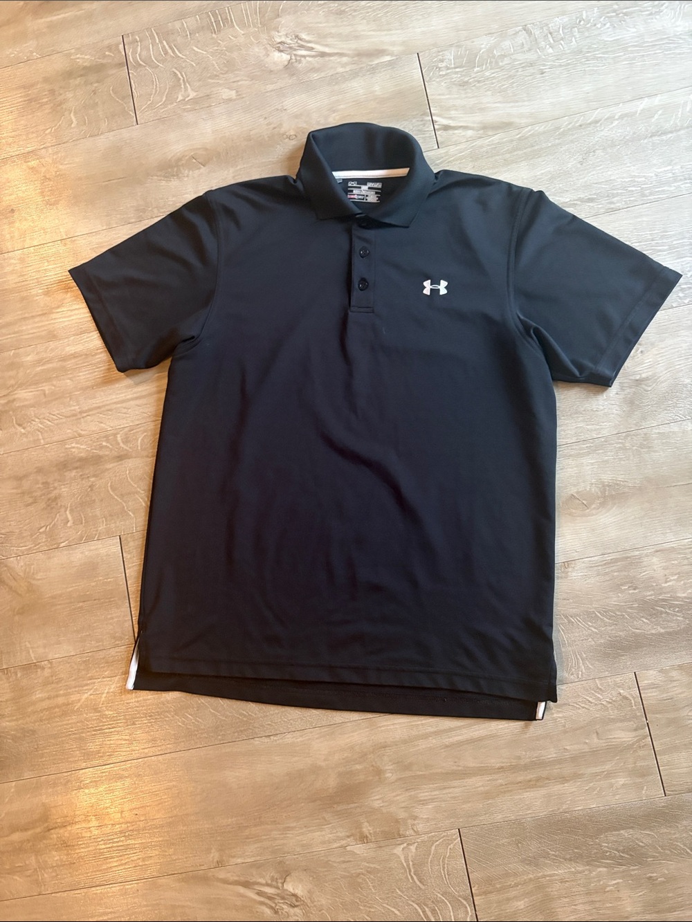 Under Armour Men’s Black Polo Size Medium Loose Fit